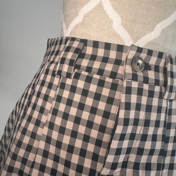 Cutest mini skirt PERFECT for fall - Picture 4 of 5